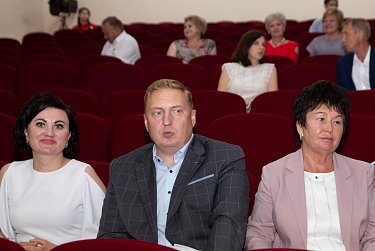 Сократить количество чиновников и повысить эффективность управления